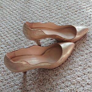 Loeffler Randall - gold Pumps W/ Scalloped edges